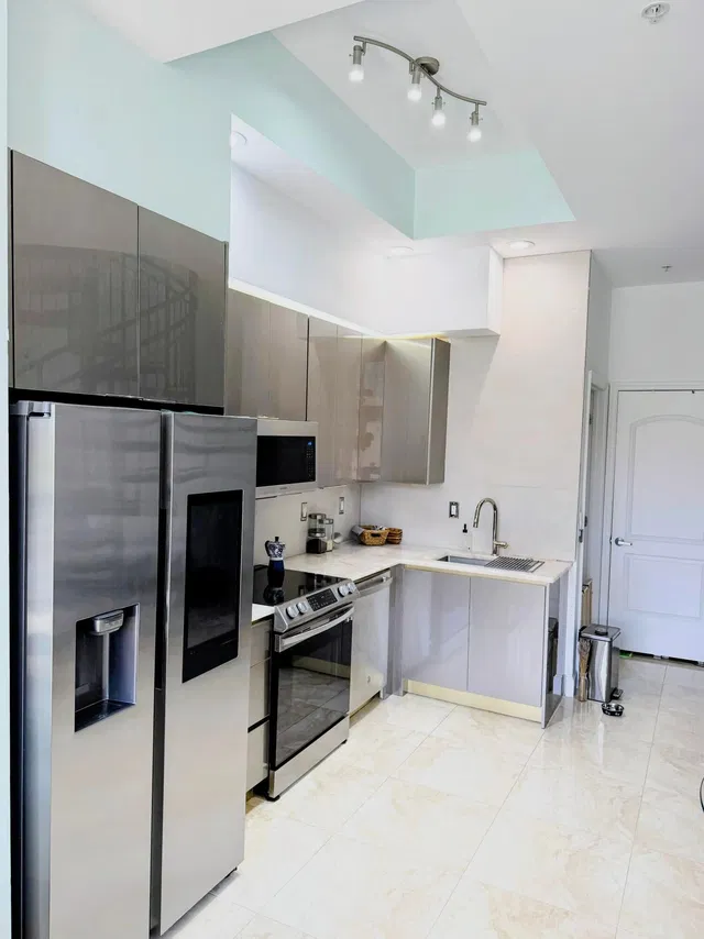 One City Plaza Unit 403 photo 2
