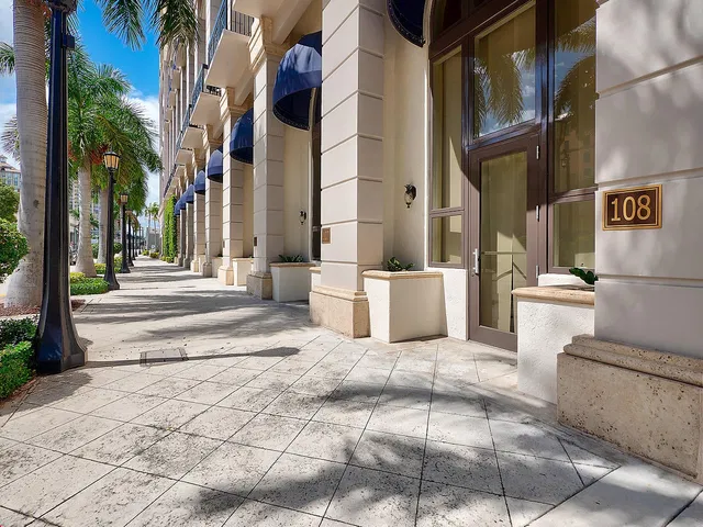 One City Plaza Unit 403 photo 21
