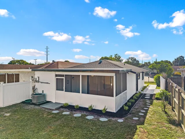 Residence photo 3