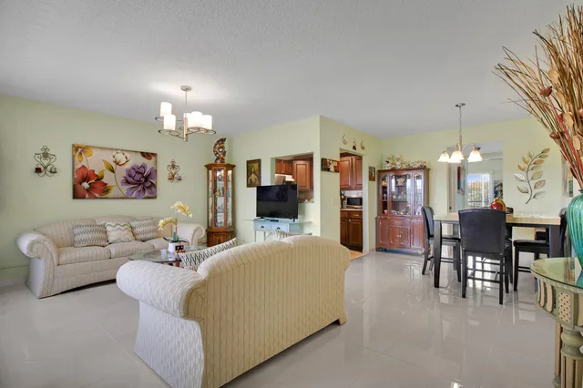 Residence photo 3