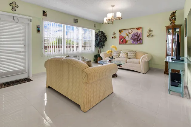 Residence photo 5