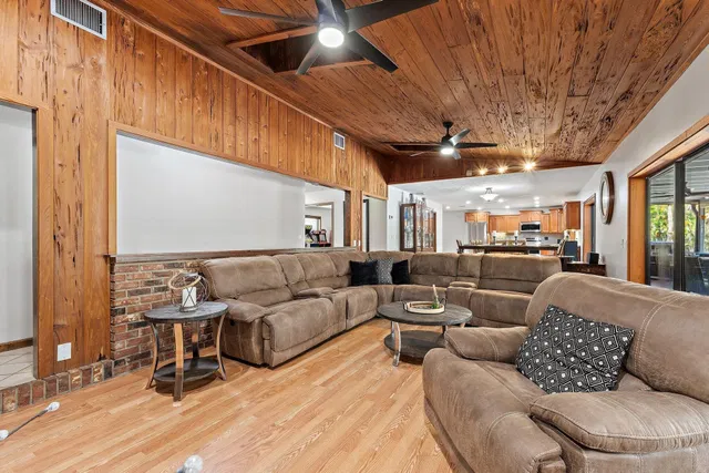  Residence photo 15