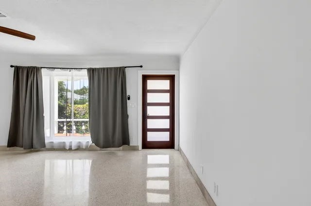 Residence photo 9