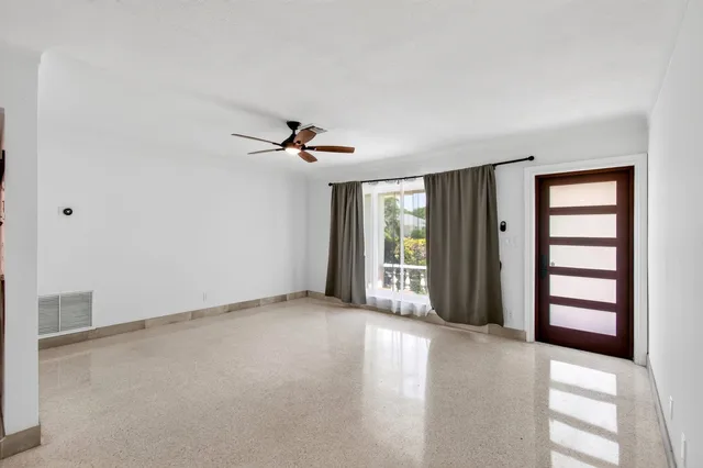 Residence photo 11