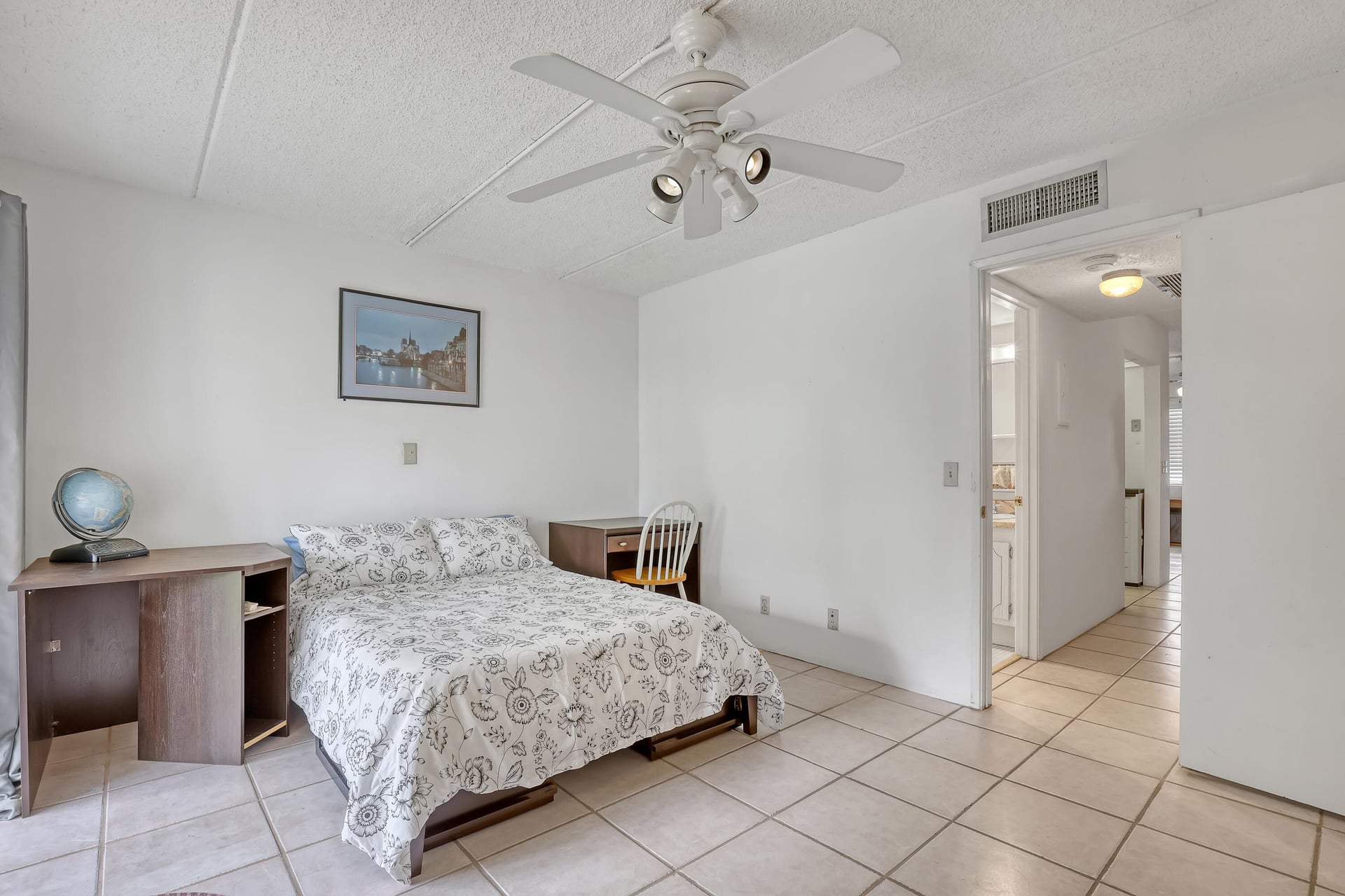 Unit 117 photo 9