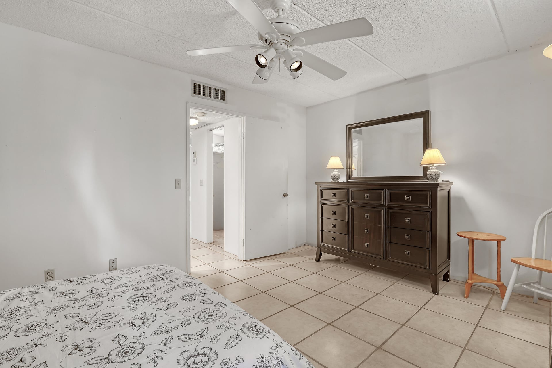 Unit 117 photo 10