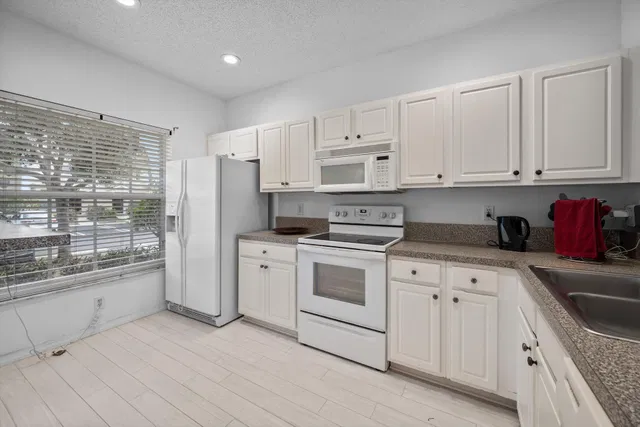 Residence photo 6