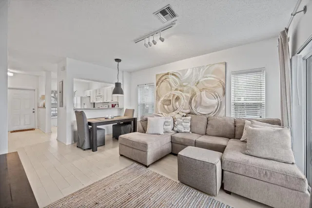 Residence photo 9