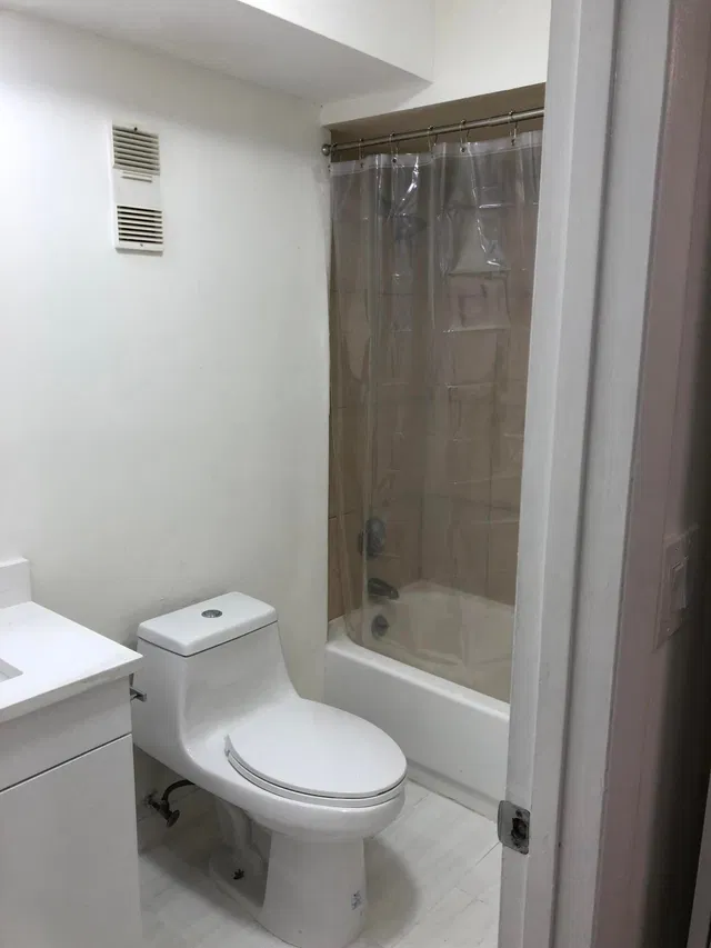 Unit 2140 photo 5