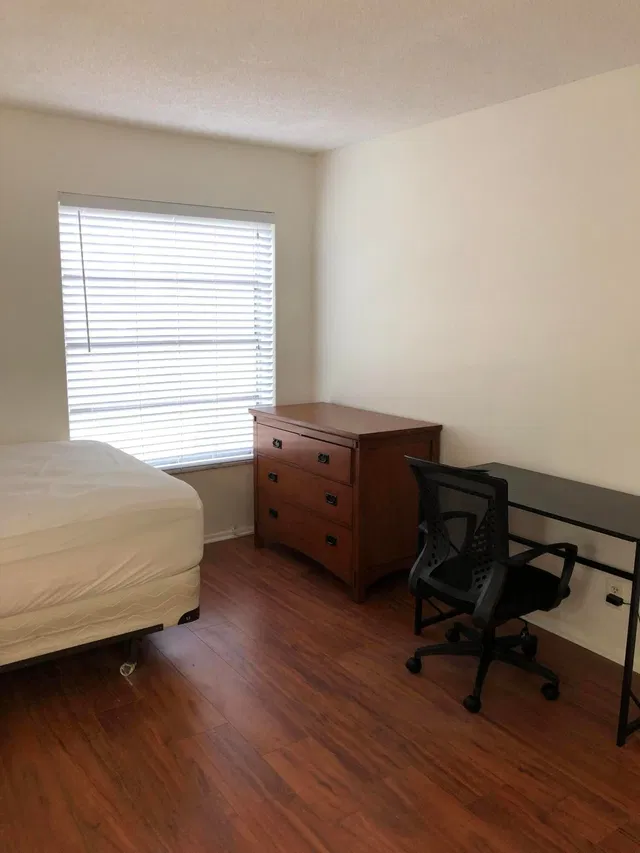 Unit 2140 photo 9