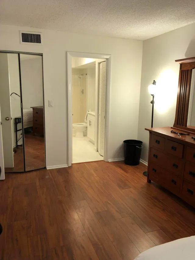 Unit 2140 photo 10