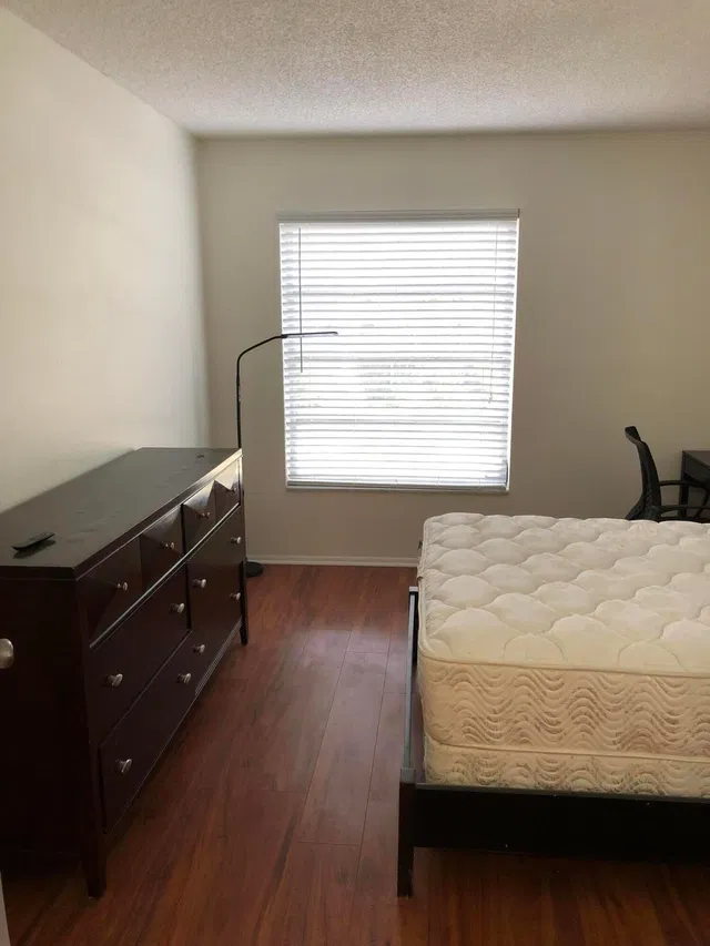 Unit 2140 photo 11