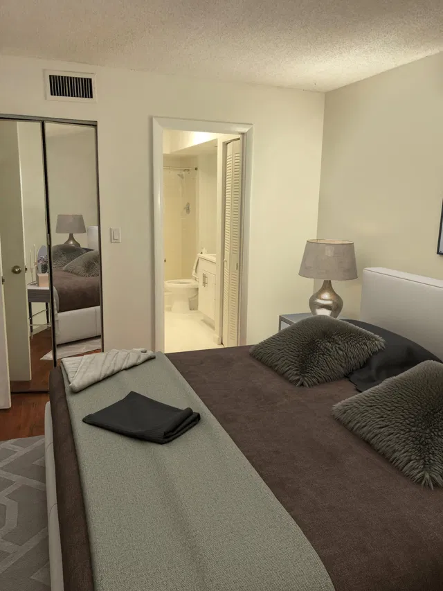 Unit 2140 photo 29