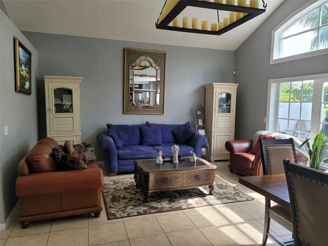 Residence photo 63