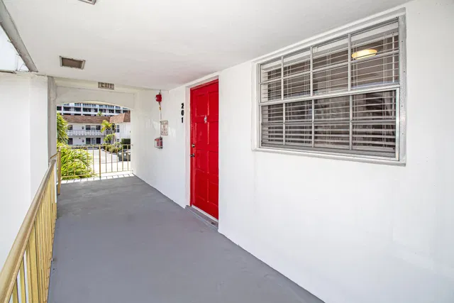Residence photo 2