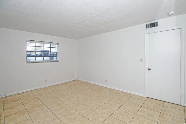 Residence photo 12