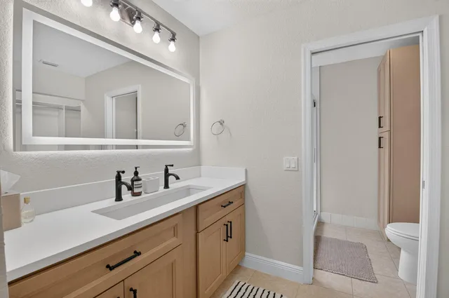 Unit C photo 18