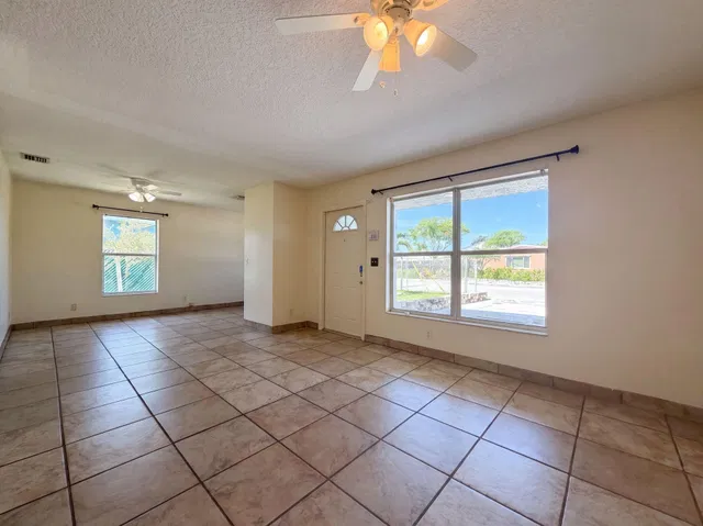 Residence photo 3