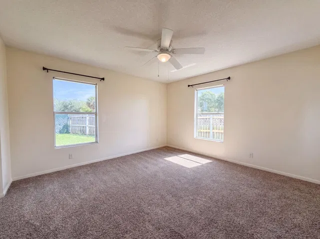Residence photo 4
