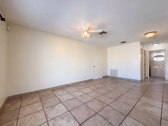 Residence photo 6