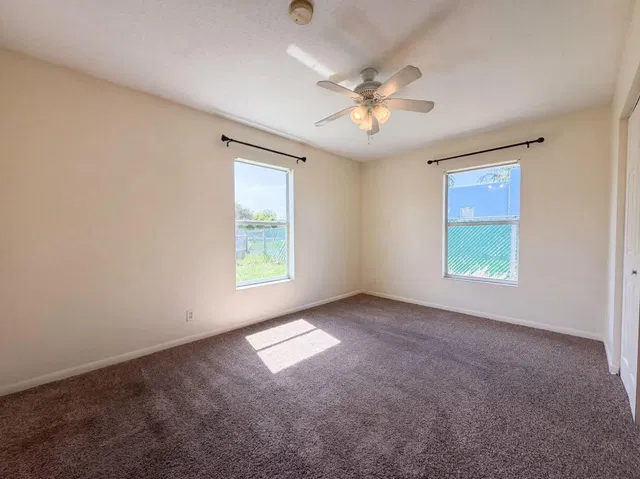 Residence photo 11