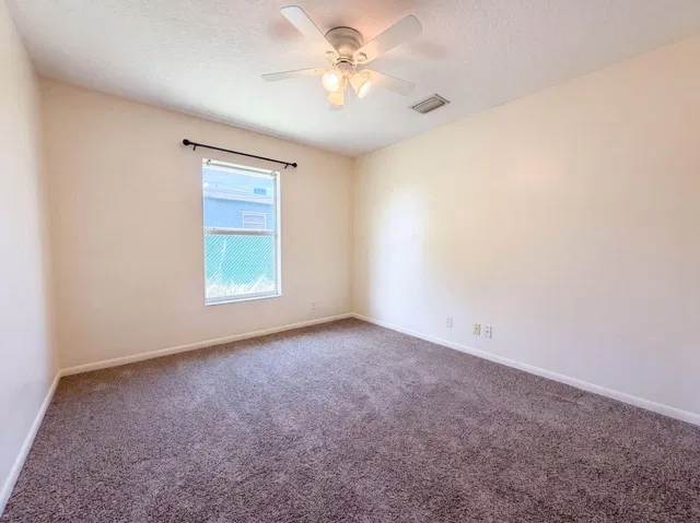 Residence photo 12