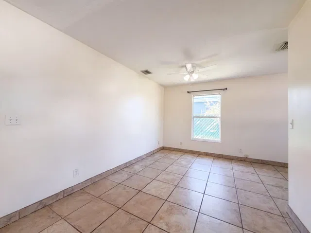 Residence photo 13