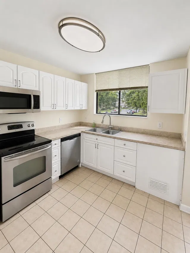 Residence photo 12