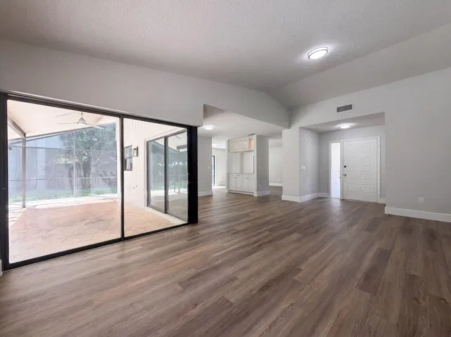 Residence photo 2