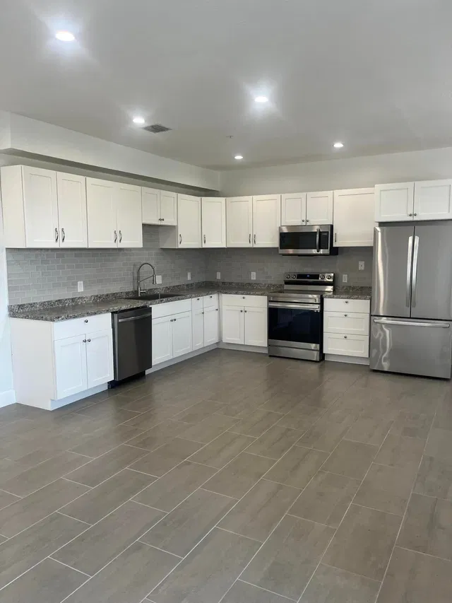 Unit 156 photo 3