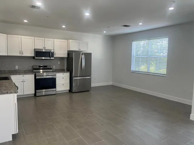 Unit 156 photo 5