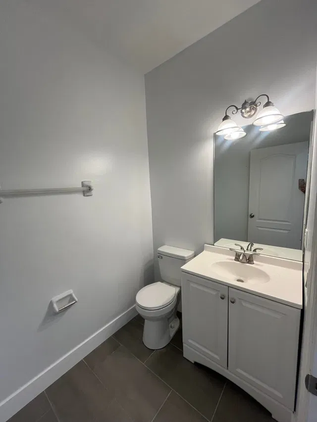 Unit 156 photo 9