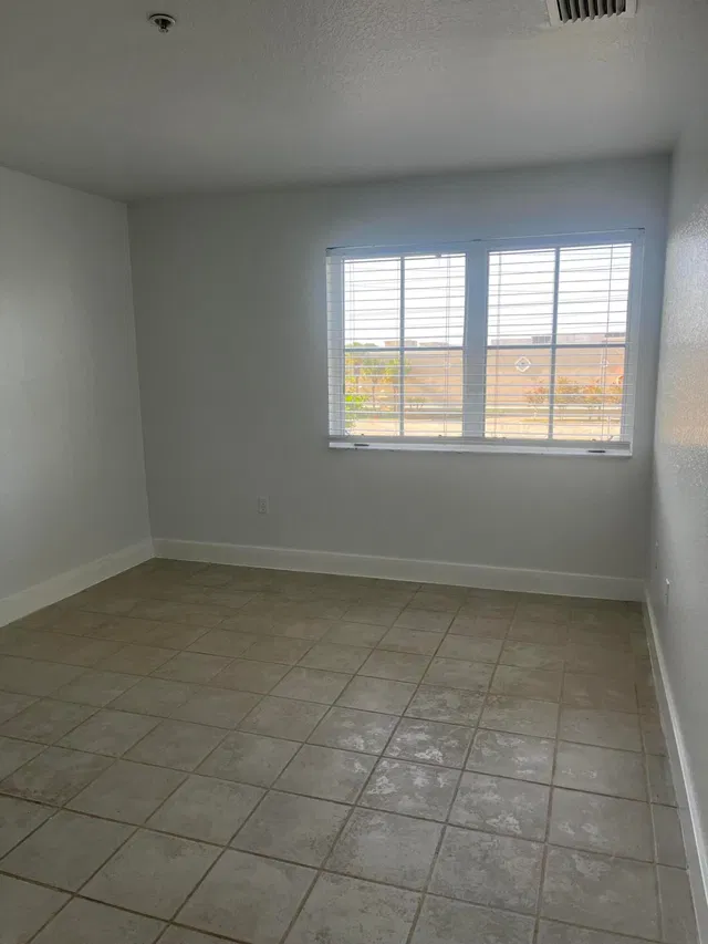 Unit 156 photo 10