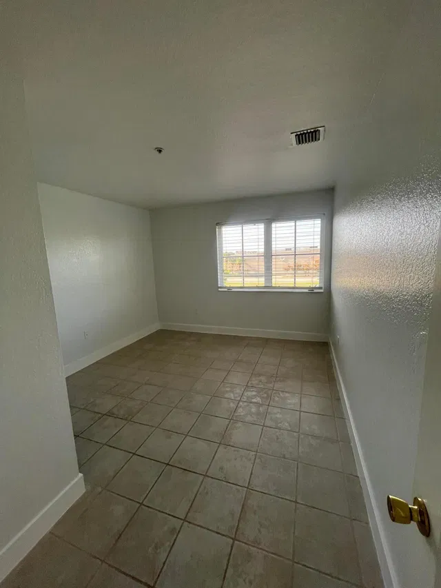 Unit 156 photo 15