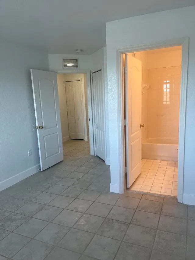 Unit 156 photo 16
