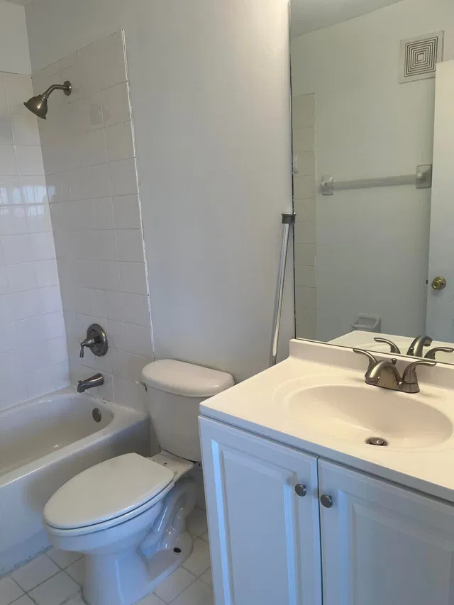 Unit 156 photo 17