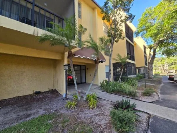 Unit 2110 photo 2