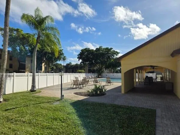 Unit 2110 photo 6