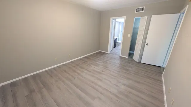 Unit 2110 photo 15