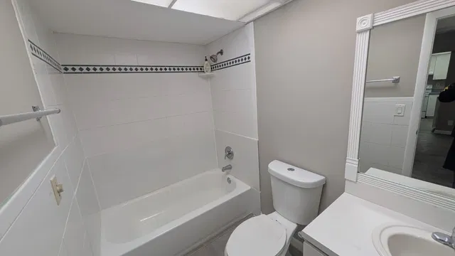 Unit 2110 photo 17