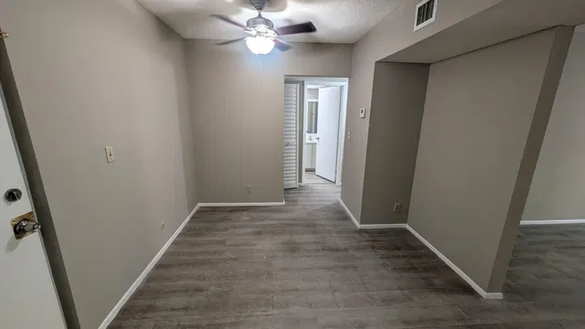 Unit 2110 photo 32