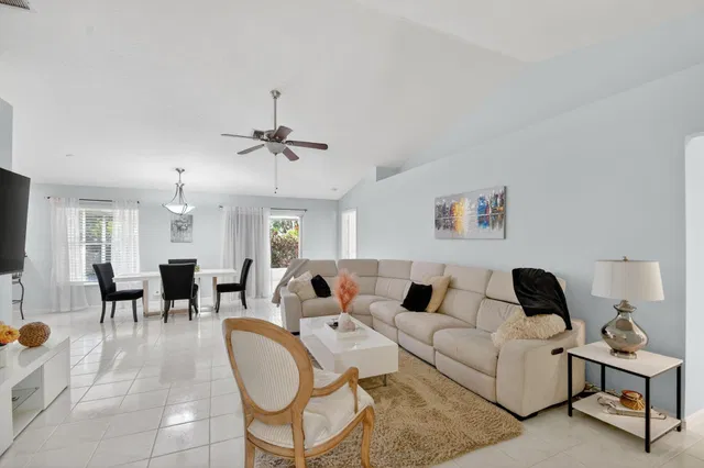  Residence photo 17