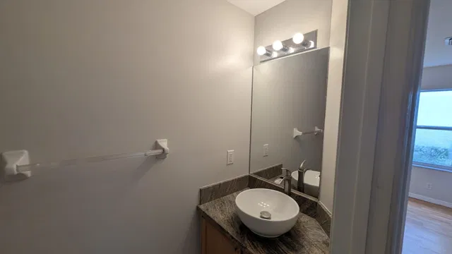  Residence photo 30