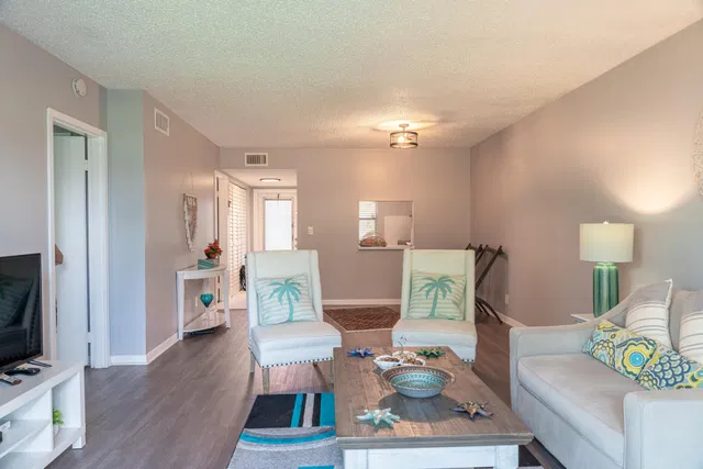 Unit 208 photo 6