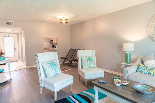 Unit 208 photo 7