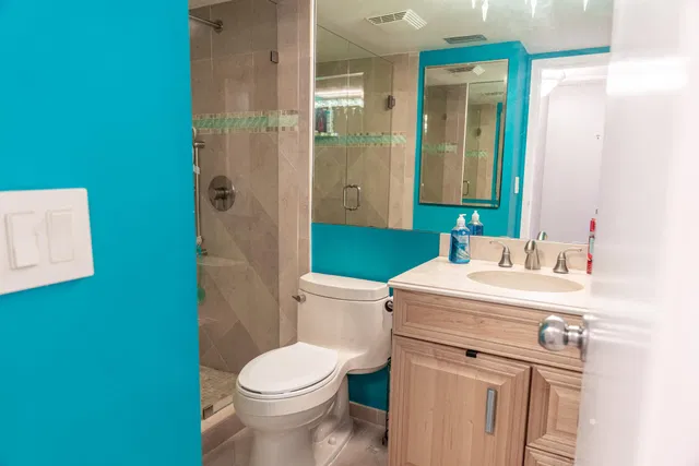 Unit 208 photo 16