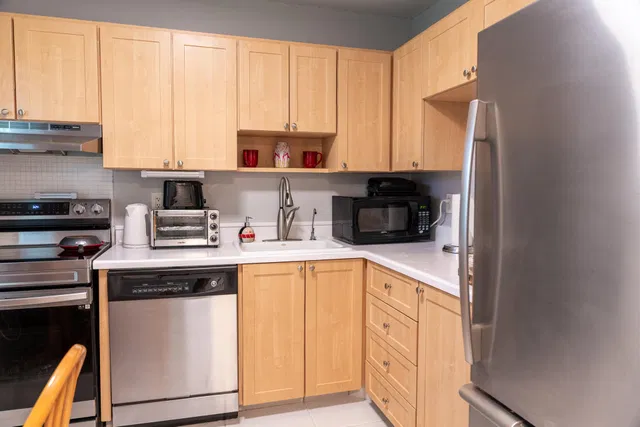 Unit 208 photo 19