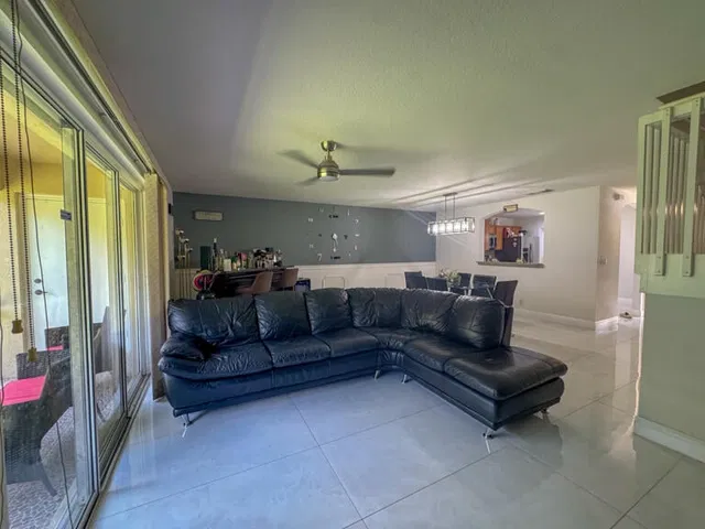Residence photo 32