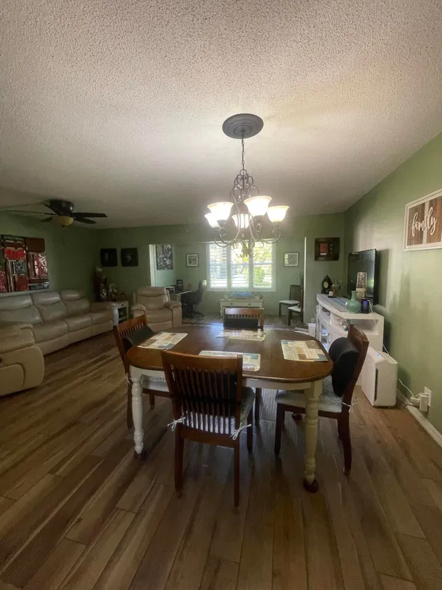 Unit 195 photo 3