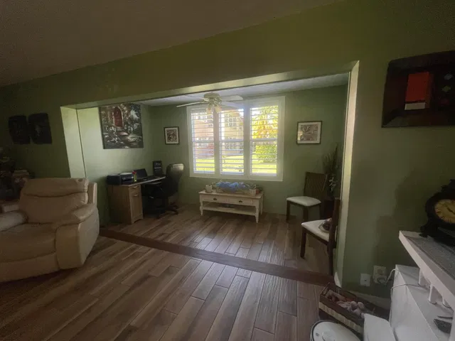Unit 195 photo 6